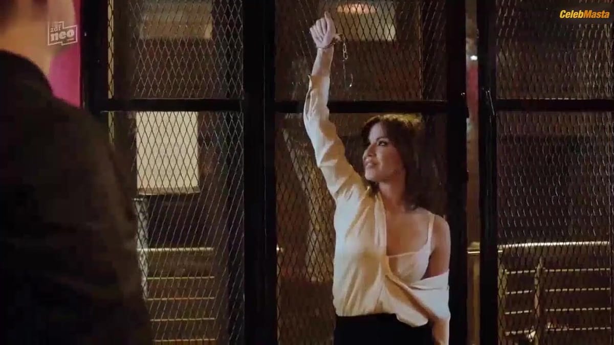 Natalia Avelon's Sultry Scene in Nix Festes