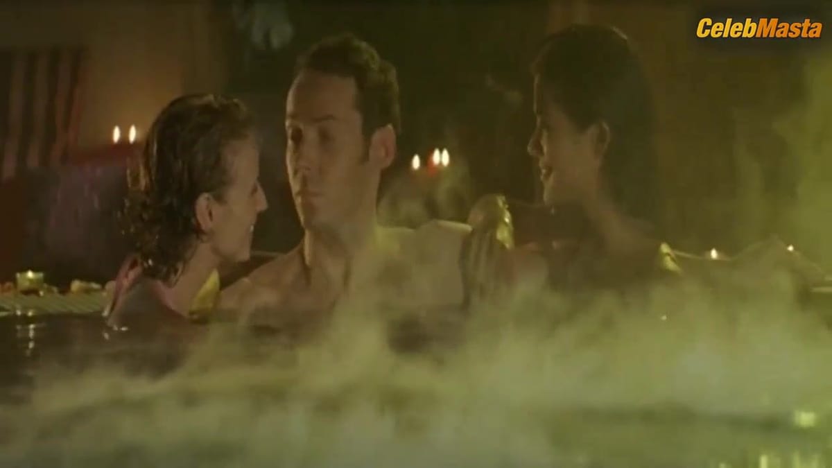 Alexandra Lamy and Emilie Lenglez Sex Scene from On Va S'aimer