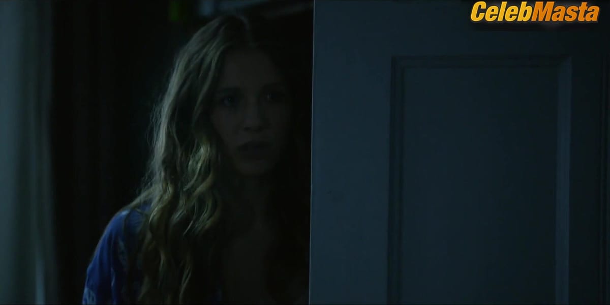 Lena Klenke Underwear Scene from Die Nettesten Menschen Der Welt