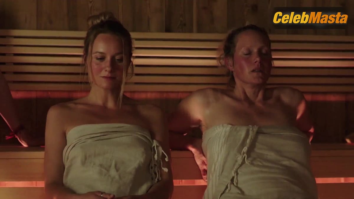Anna Unterberger's Booty Scene in Eine harte Tour
