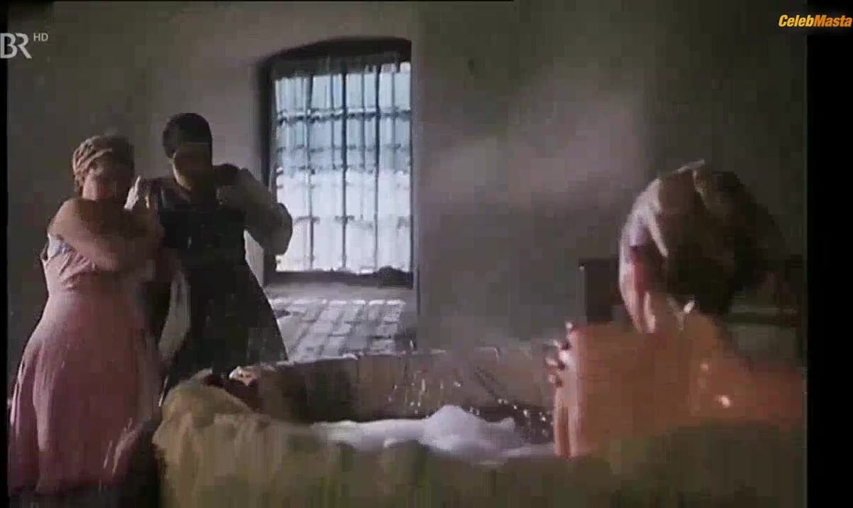 Tina Ruland Boobs Scene in Das Zauberbuch