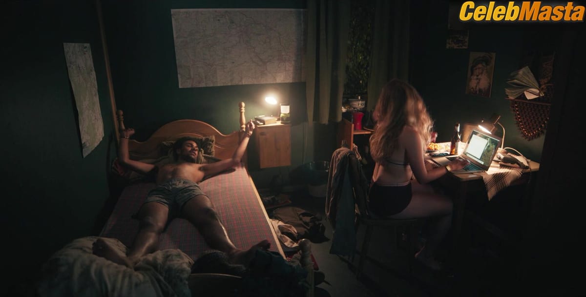 Lena Klenke Underwear Scene from How To Sell Drugs Online (fast)
