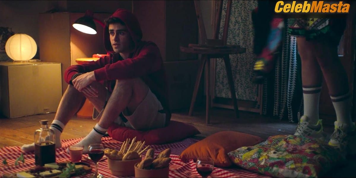 Georgina Amoros and Claudia Salas's Underwear Scene in Elite