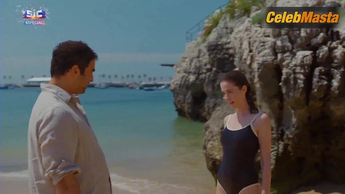 Victoria Guerra Swimsuit Scene from A Promessa