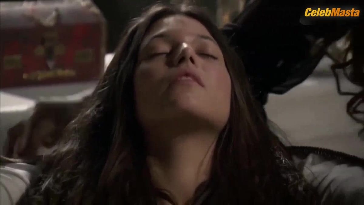 Elisa Mouliaa Tits Scene from Aguila roja, la pelicula