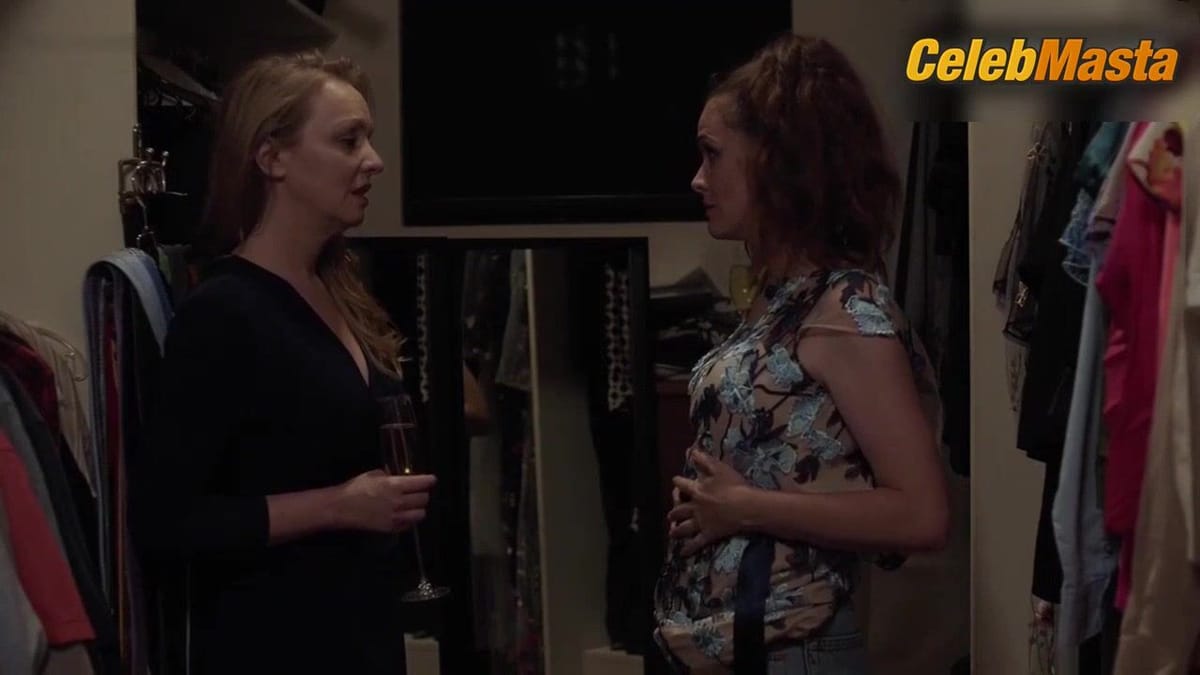 Wendi McLendon-Covey Lesbian, Underwear Scene in Blush