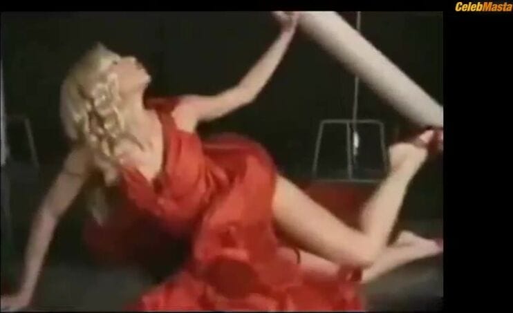 Michelle Hunziker Tits Scene in Everyday Italian
