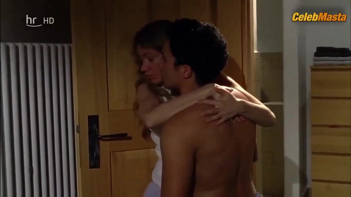 Lisa Maria Potthoff Underwear Scene in Zimtstern und Halbmond