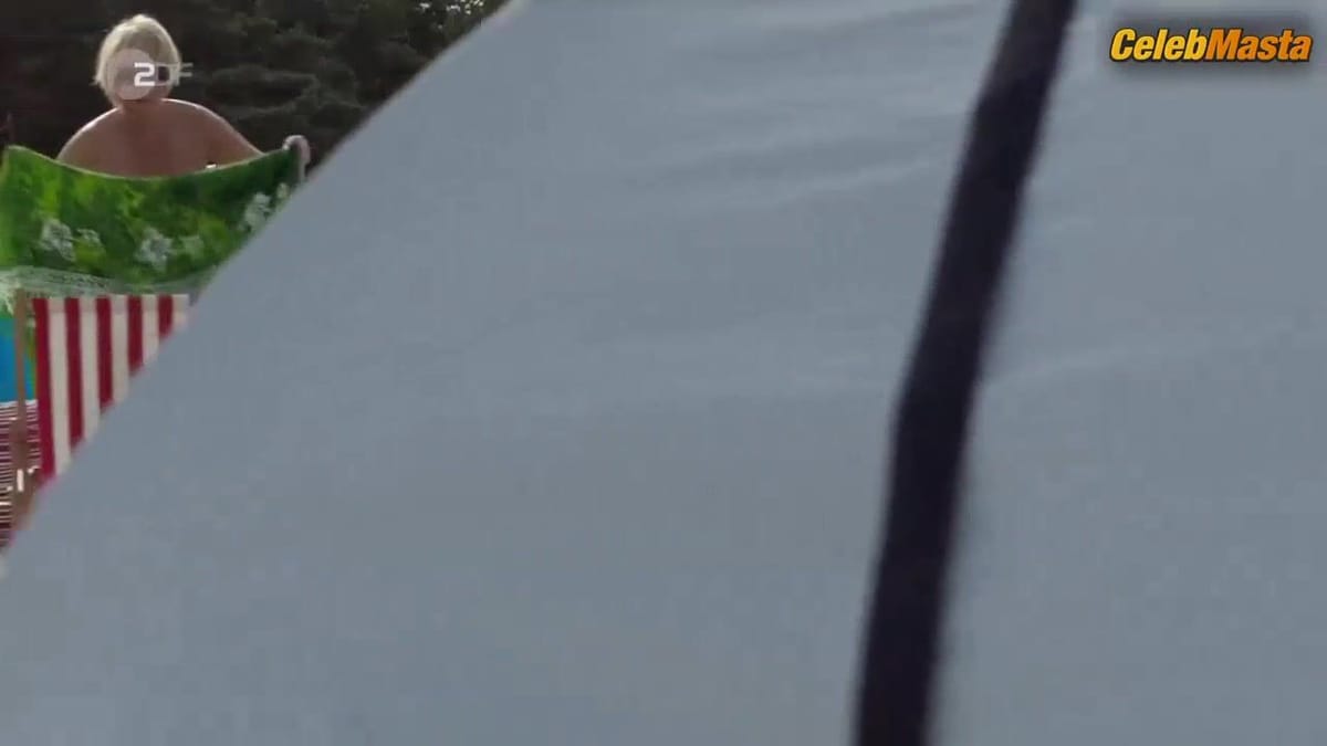 Annette Frier's Sex Scene from Ella Schon