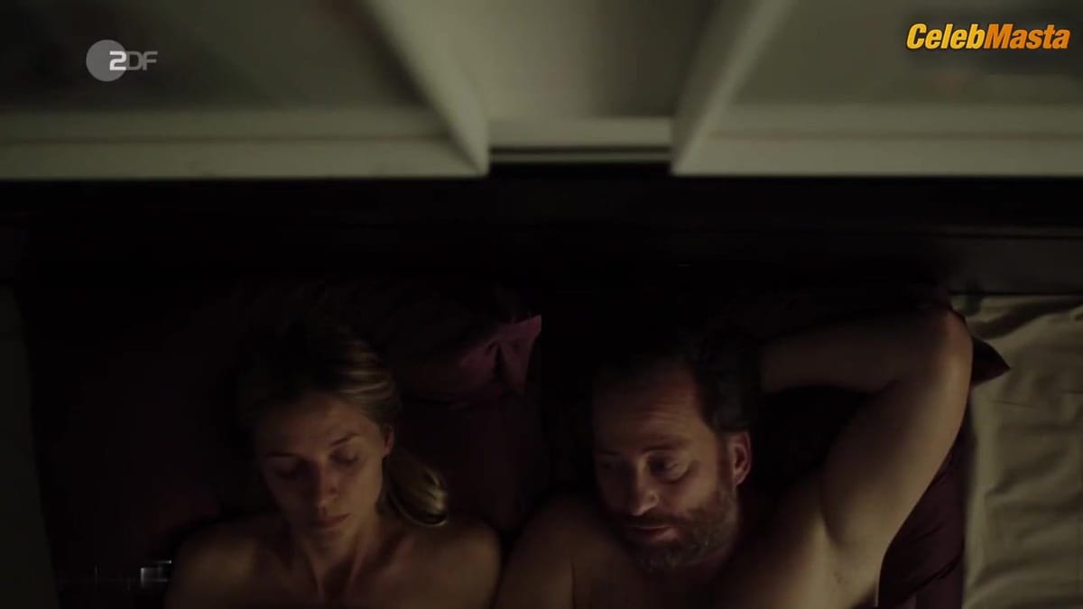 Lisa Maria Potthoff's Sexy Scene from Wer rettet Emily