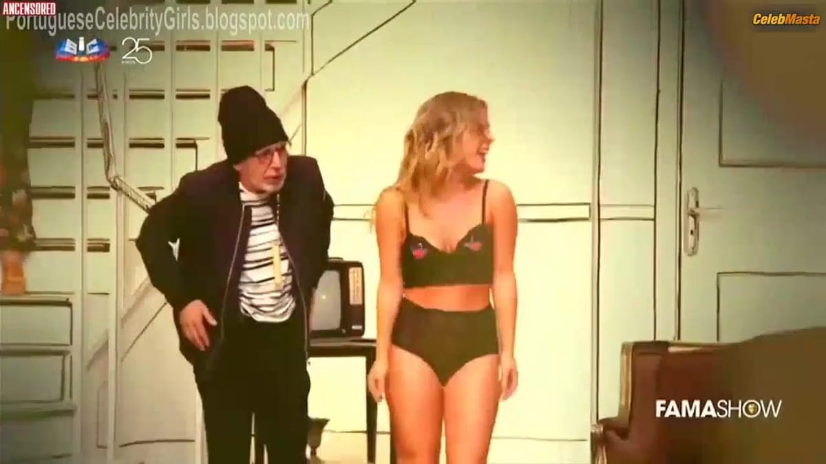 Ines Aires Pereira Swimsuit Scene from A Pior Comedia Do Mundo