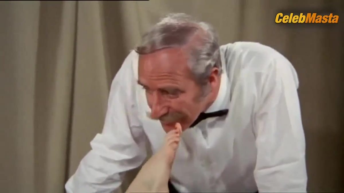 Ingrid Steeger's Lesbian, Ass Scene in Blutjunge Verfuhrerinnen 2