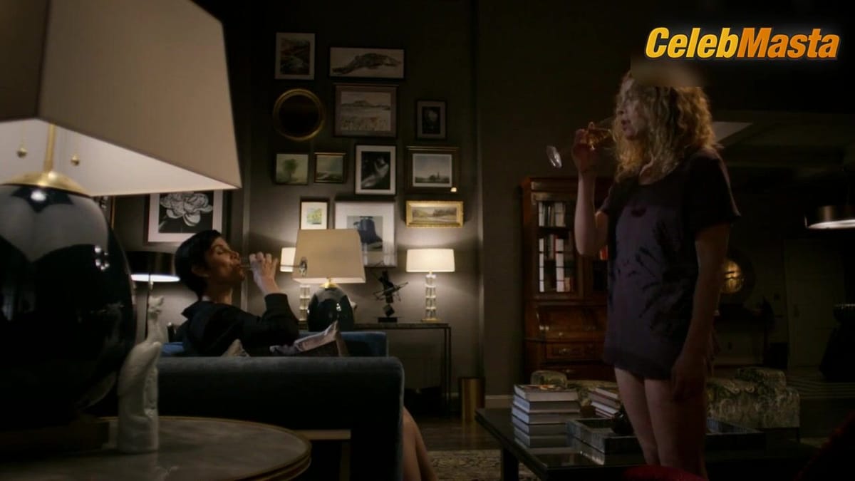 Carrie-Anne Moss and Leah Gibson Lesbian Scene from Jessica Jones