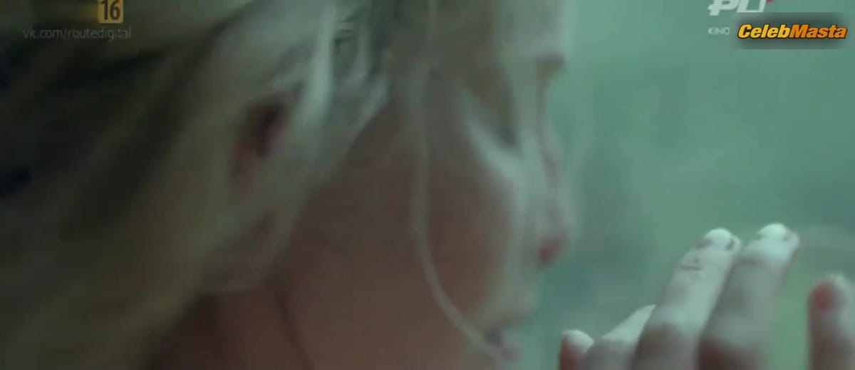 Kasia Warnke Sexy Scene from W Spirali