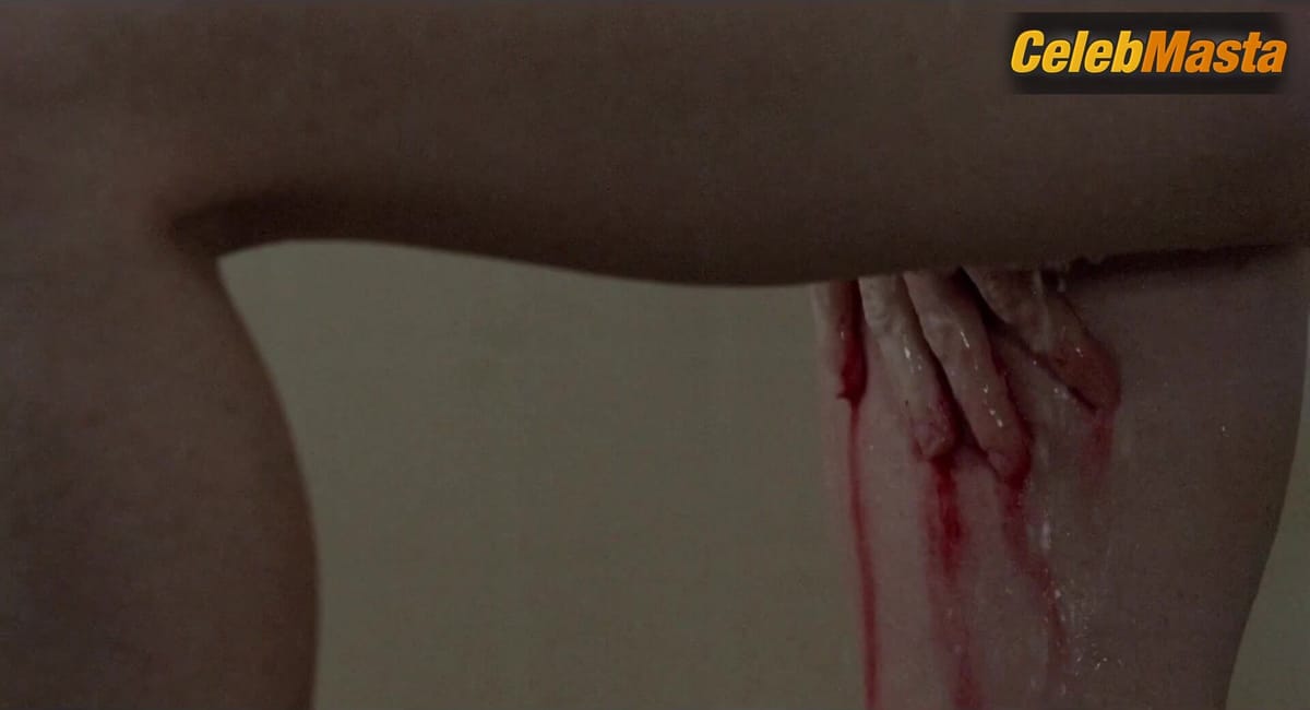 Sissy Spacek Shows Boobs, Butt Scene in Carrie