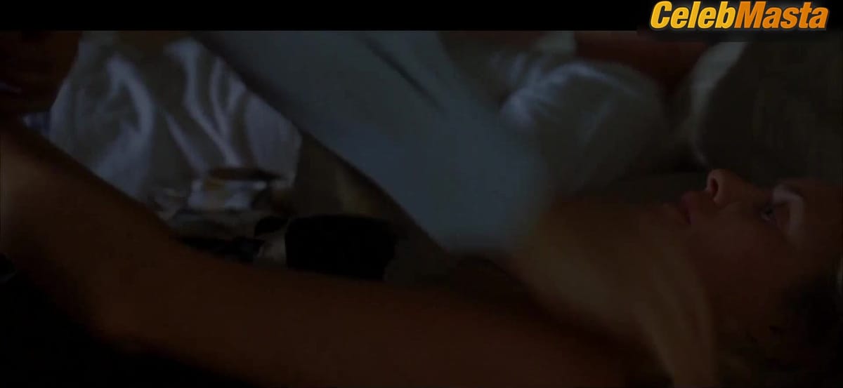 Amber Valletta Tits Scene from The Last Time
