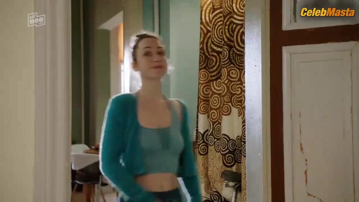 Marie Rathscheck and Josefine Preuss Sultry Scene in Nix Festes