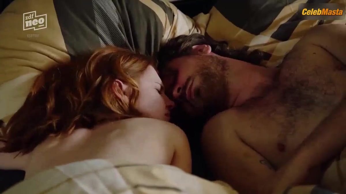 Josefine Preuss's Sexy Scene in Nix Festes