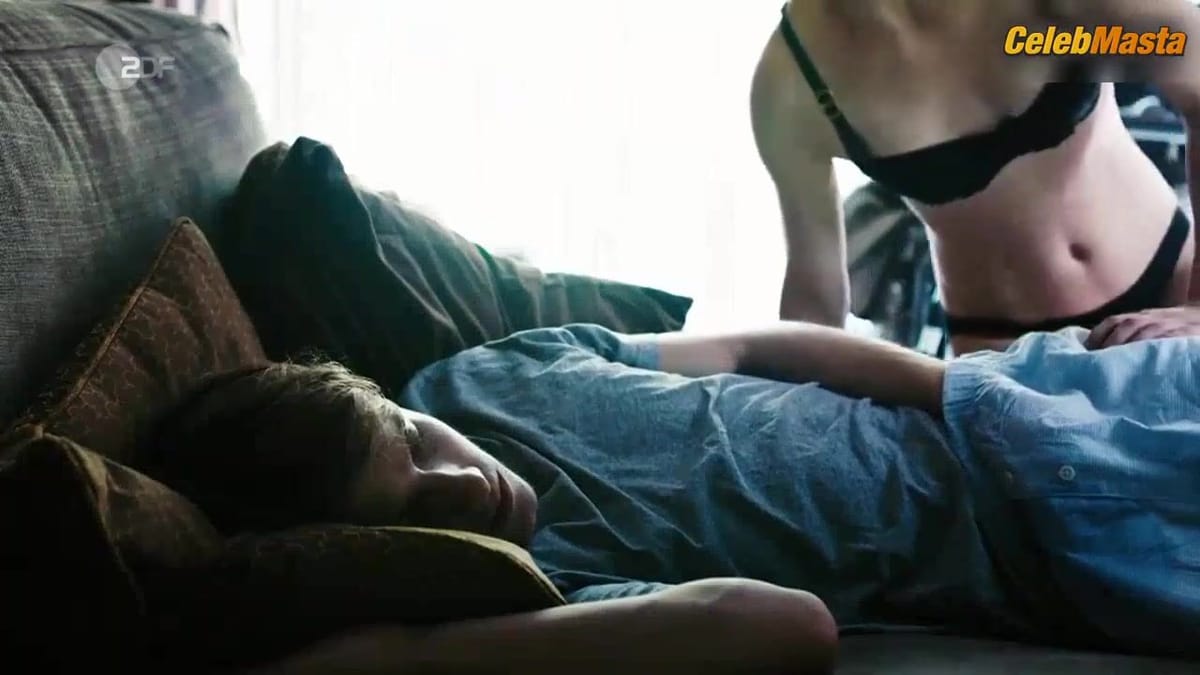 Josefine Preuss Booty, Tits Scene in Schuld