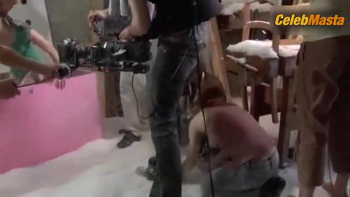 Josefine Preuss Sexy Scene from Stuhle im Schnee