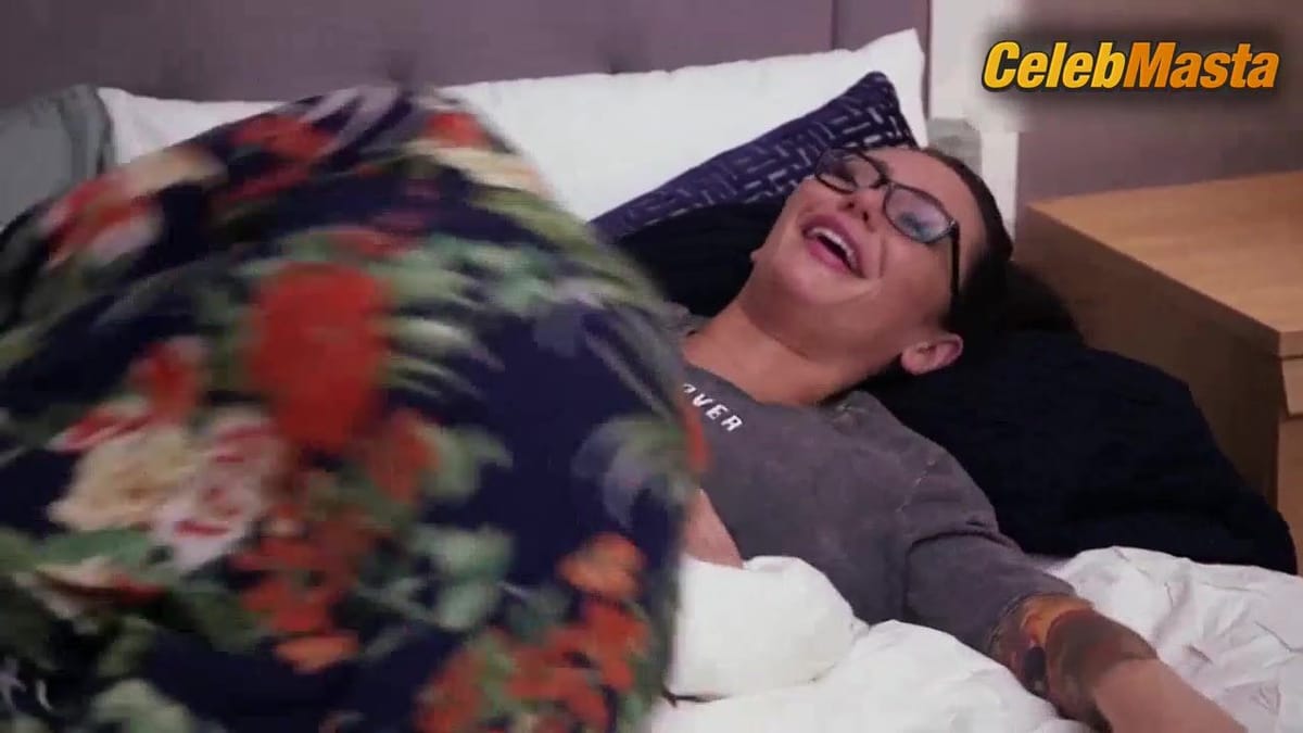 Nicole Snooki Polizzi Sexy Scene from Jersey Shore Family Vacation