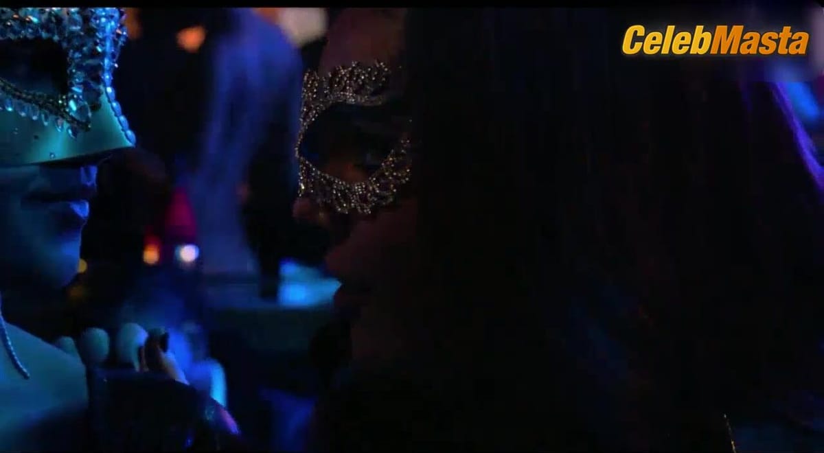 Andrea Londo and Lex Scott Davis Share Lesbian Scene in Superfly