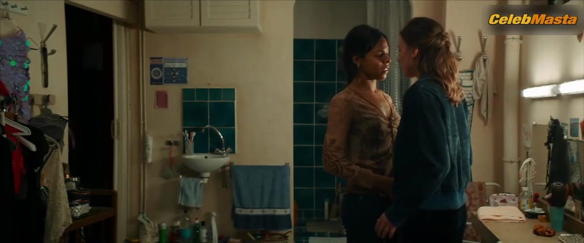Louise Chevillotte and Zita Hanrot's Lesbian Sex Scene in My Sole Desire