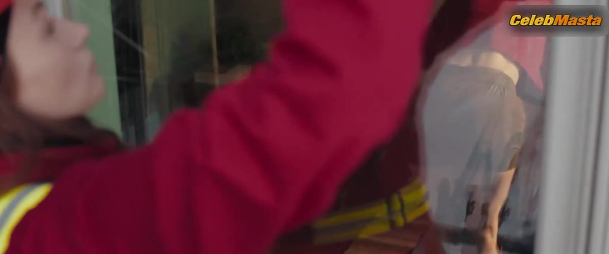 Karine Gonthier-Hyndman and Sophie Nelisse's Sexy Scene in Two Women