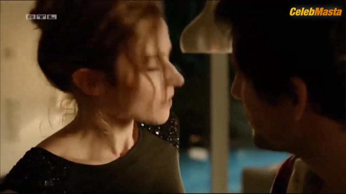 Karin Hanczewski Boobs Scene in Alarm Fur Cobra 11 - Die Autobahnpolizei