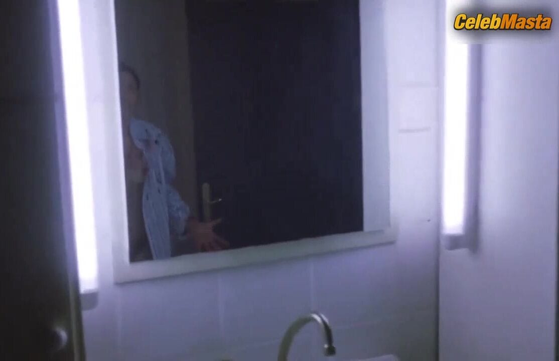 Kari Wuhrer Tits Scene from Hellraiser Deader