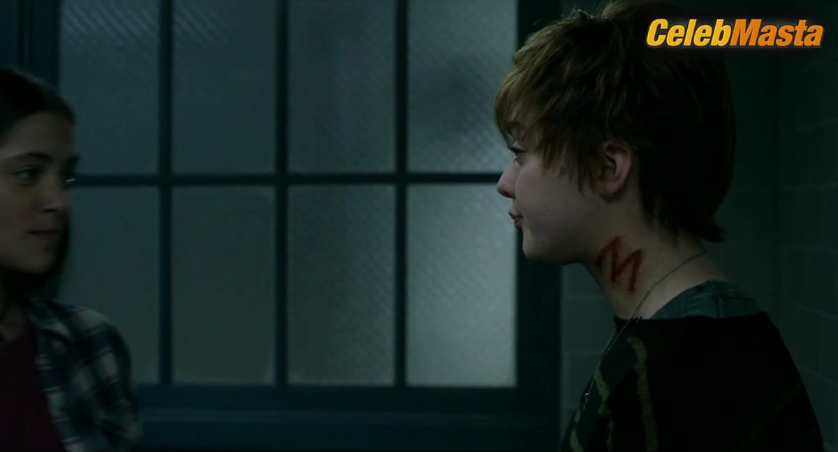 Maisie Williams and Blu Hunt Bare Skin Scene in The New Mutants