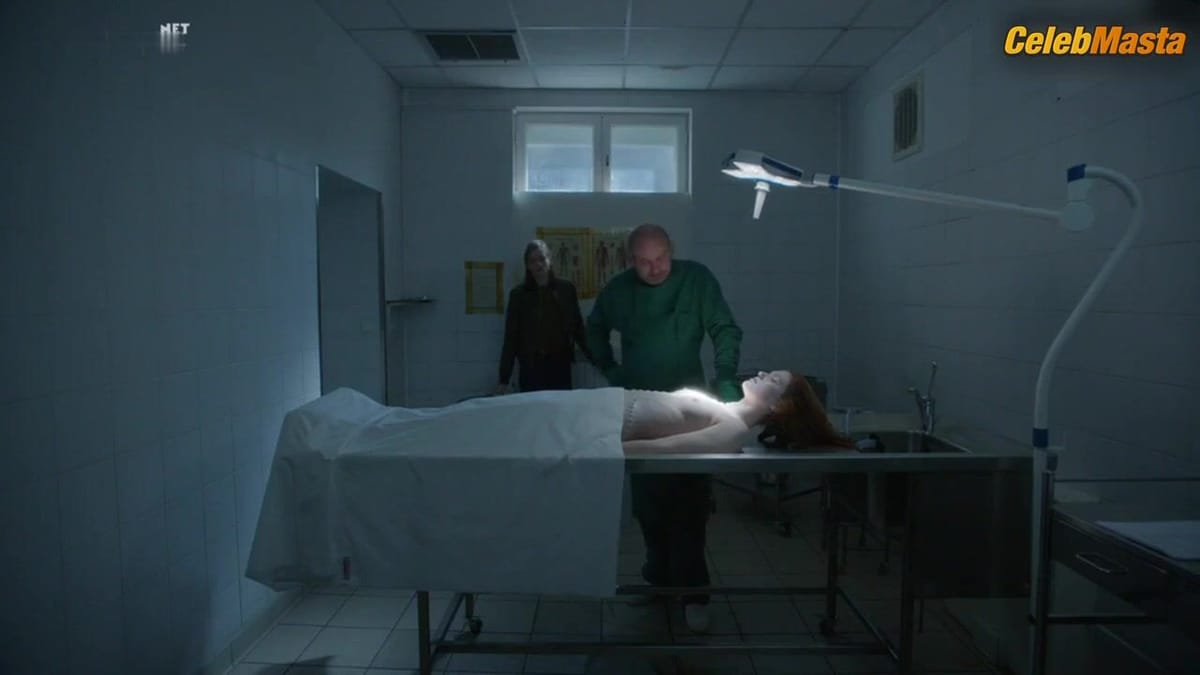 Noemie Schmidt Booty, Tits Scene in A L'interieur