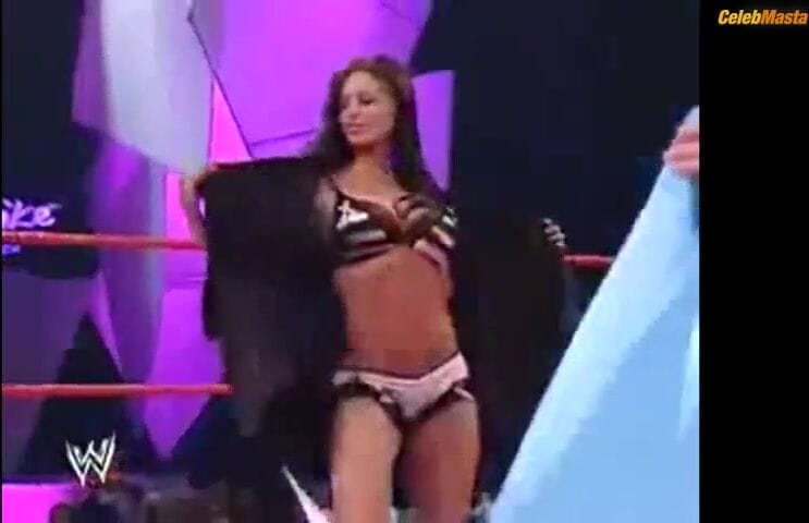 Candice Michelle's Racy Scene in Wwe Divas