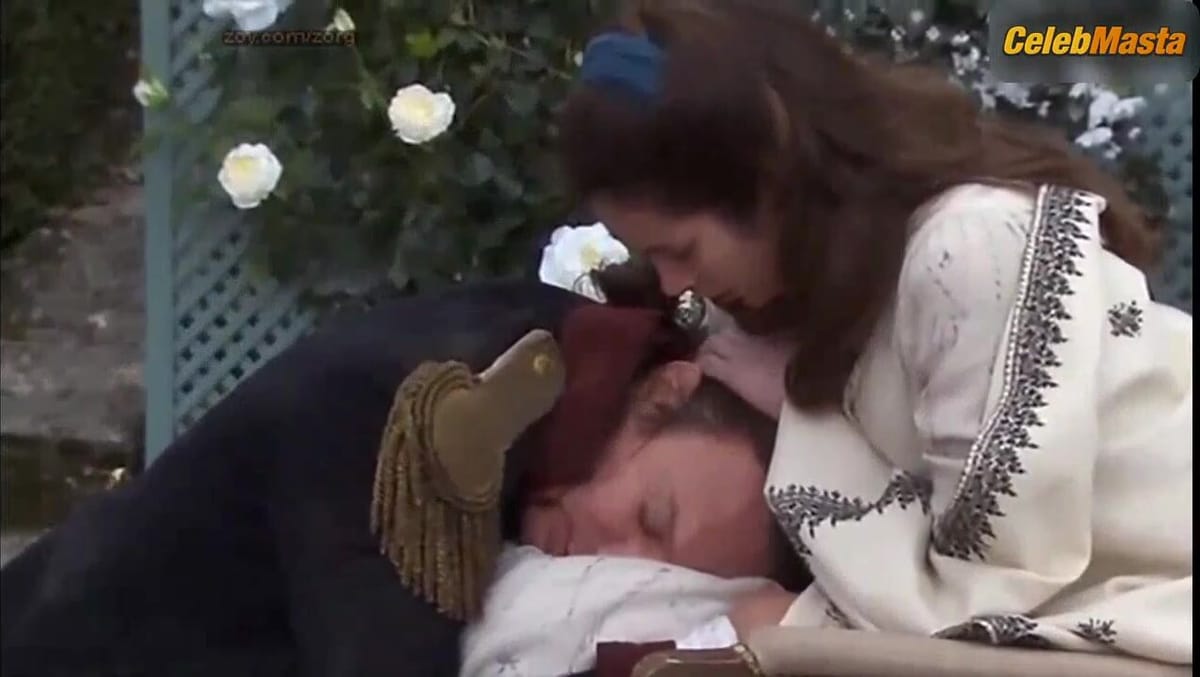 Louise Monot Booty, Boobs Scene in Le general du roi