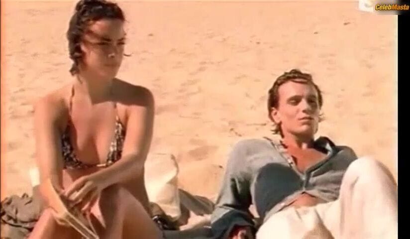 Berenice Bejo Tits, Swimsuit Scene from Jeux De Plage