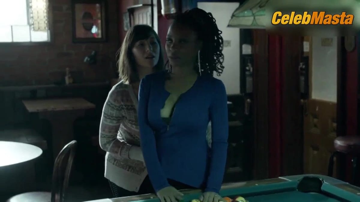 Shanola Hampton and Isidora Goreshter's Lesbian, Thong Scene in Shameless