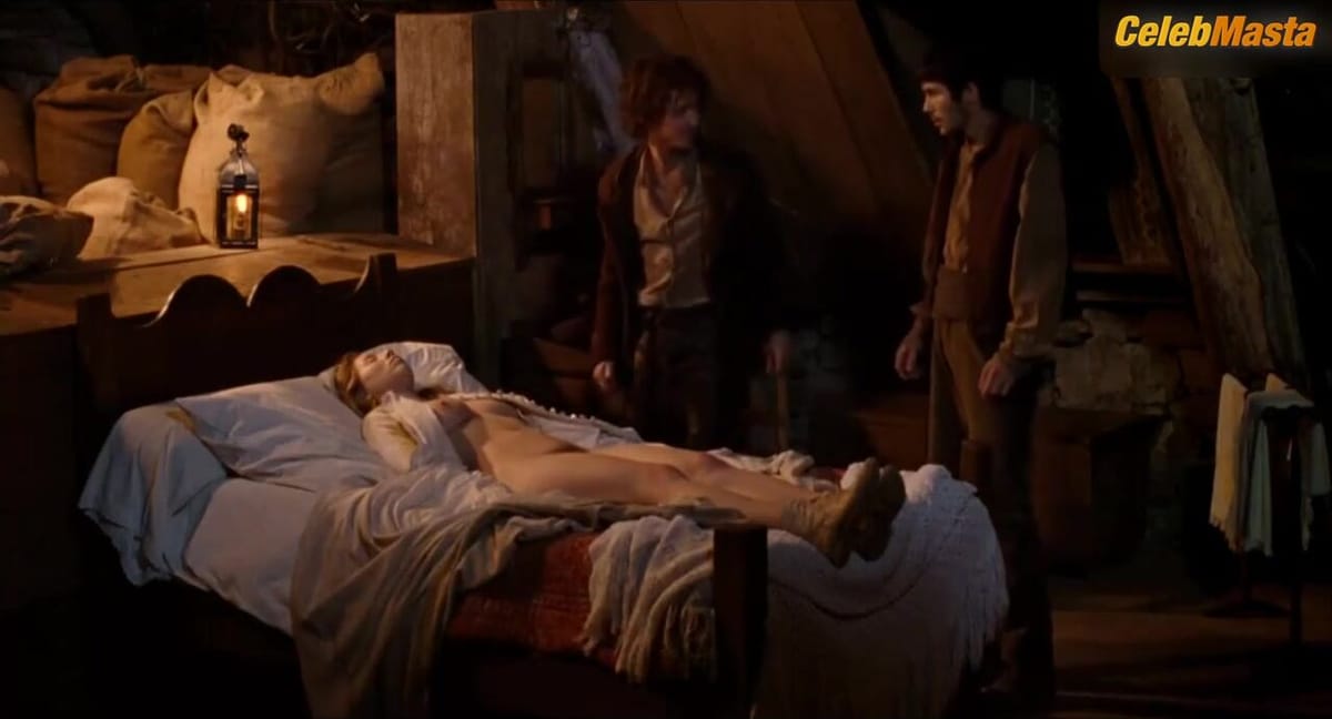 Isild Le Besco Booty, Tits Scene from Deep in the Woods