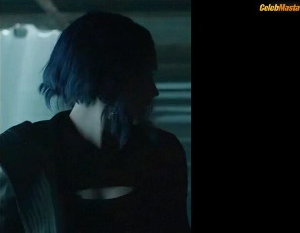 Teagan Croft Swimsuit Scene with Hot Gifs And Photos As Raven in Teagan Croft