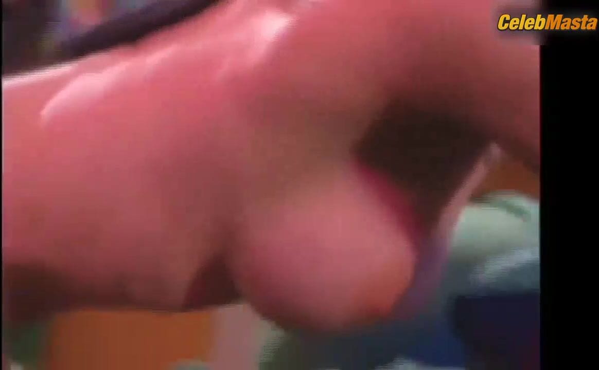 Dita Von Teese's Booty, Tits Scene in Wet & Wild Live!