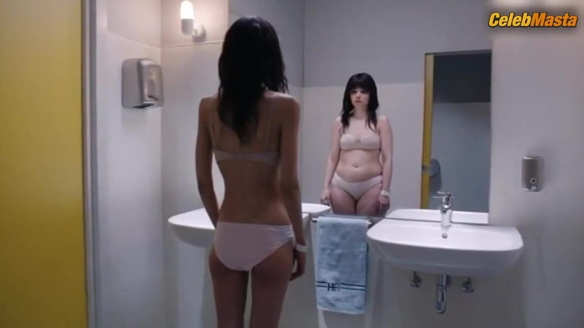 Carla Diaz Bares Underwear Scene in Madres. Amor Y Vida