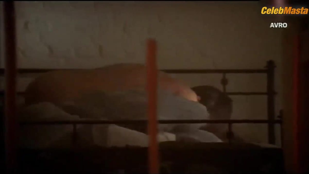 Halina Reijn Sexy Scene from De Trein Van Zes Uur Tien