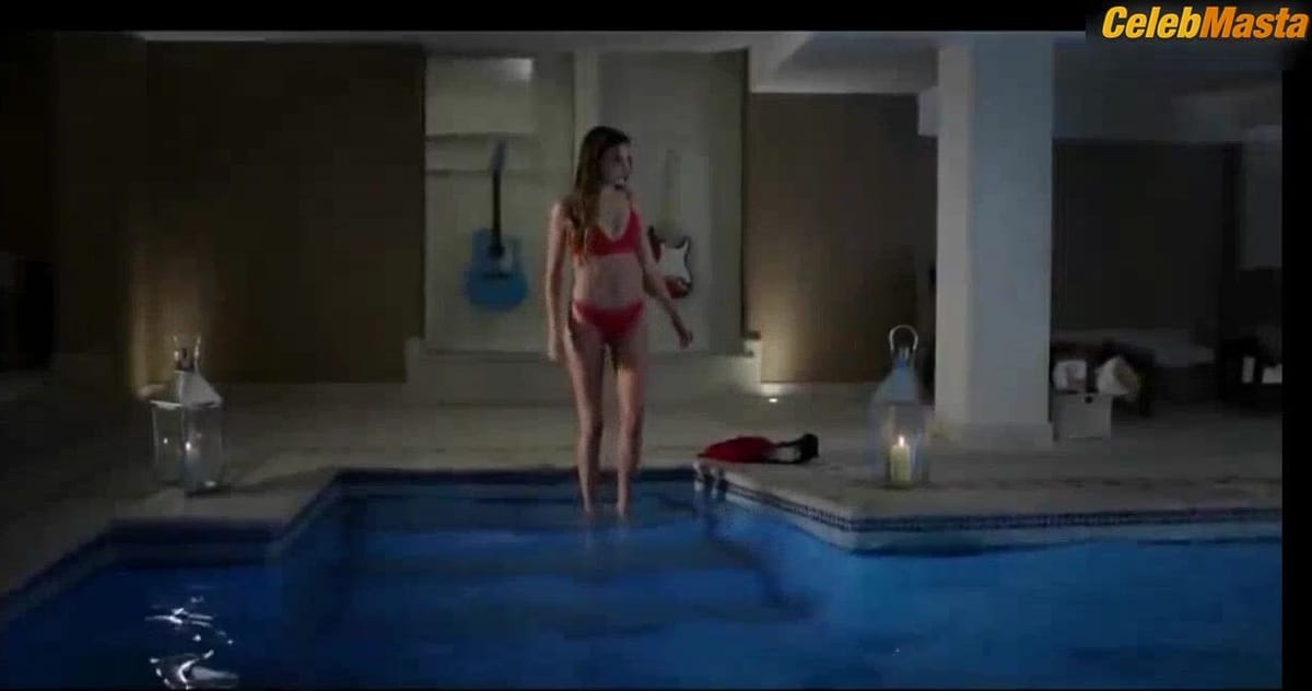 Macarena Achaga's Swimsuit Scene in En Las Buenas Y En Las Malas