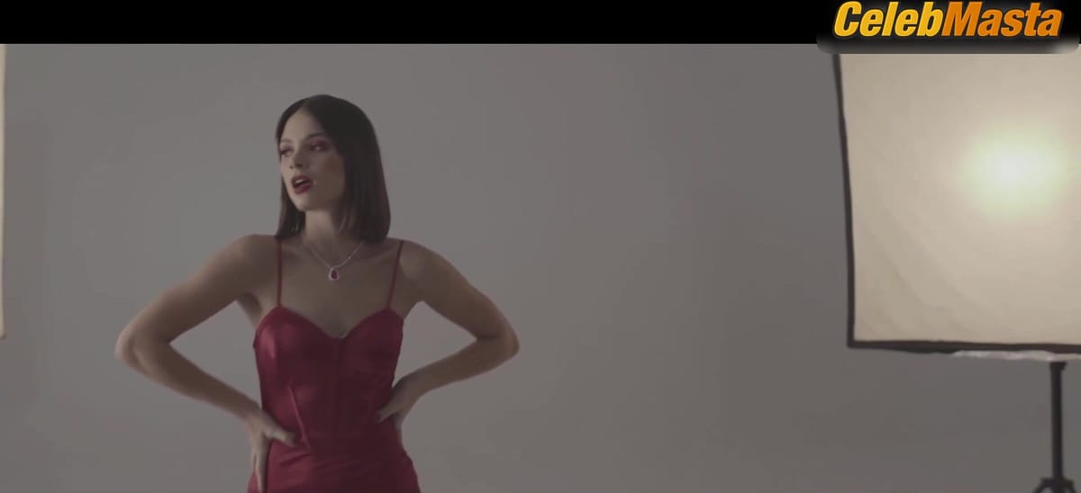 Ariana Saavedra's Boobs, Bikini Scene in Mujeres Asesinas
