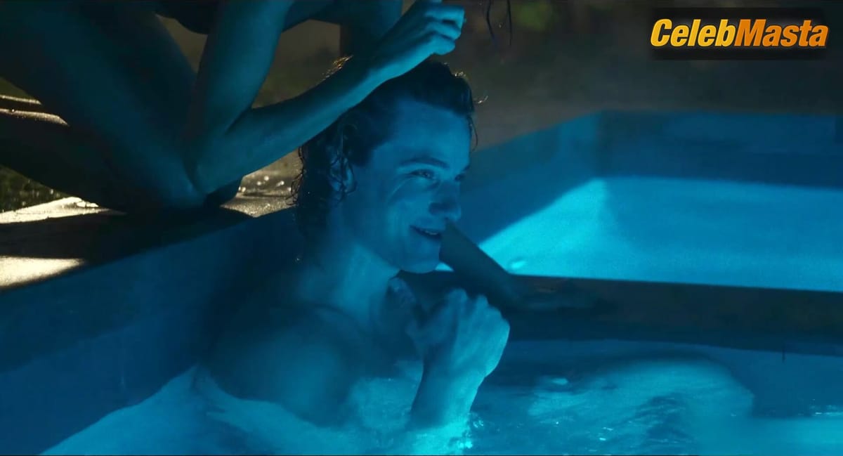 Hayes Warner and Kaia Gerber's Underwear Scene from The Shards