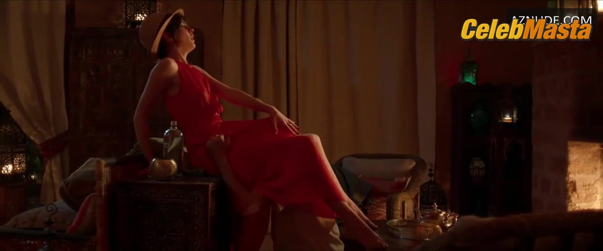 Camille Rowe, Claire Chust Sexy Scene from Un Mariage Sans Fin