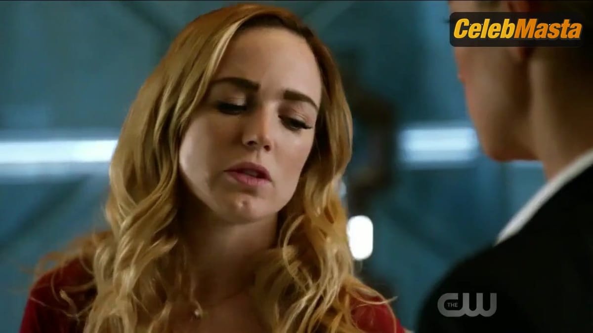 Caity Lotz and Jes Macallan Share a Lesbian Scene in Dc's Legends Of Tomorrow