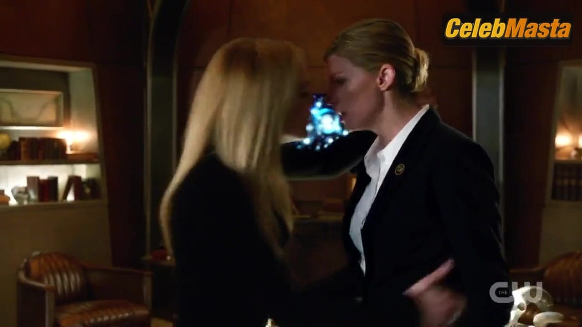 Caity Lotz and Jes Macallan's Lesbian Scene in Dc's Legends Of Tomorrow