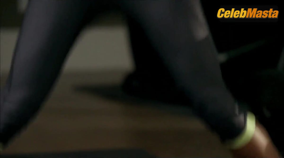 AnnaLynne McCord Bares Butt, Boobs Scene in Killer Photo