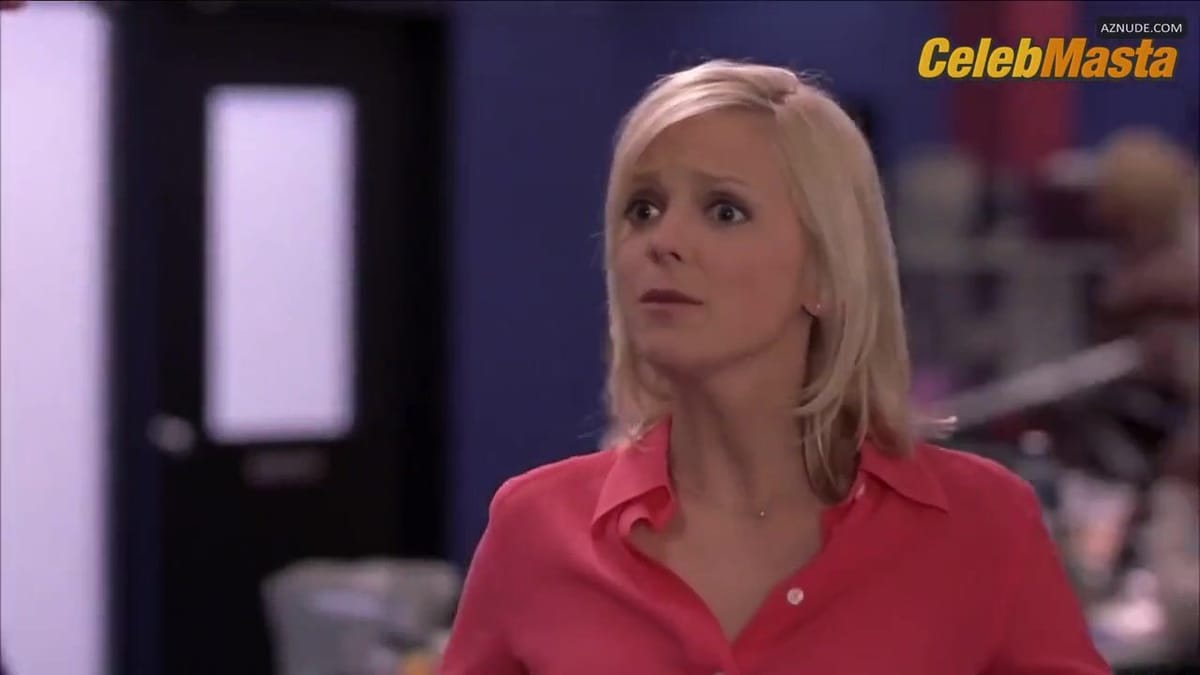 Anna Faris Flaunts Tits Scene in Scary Movie 4
