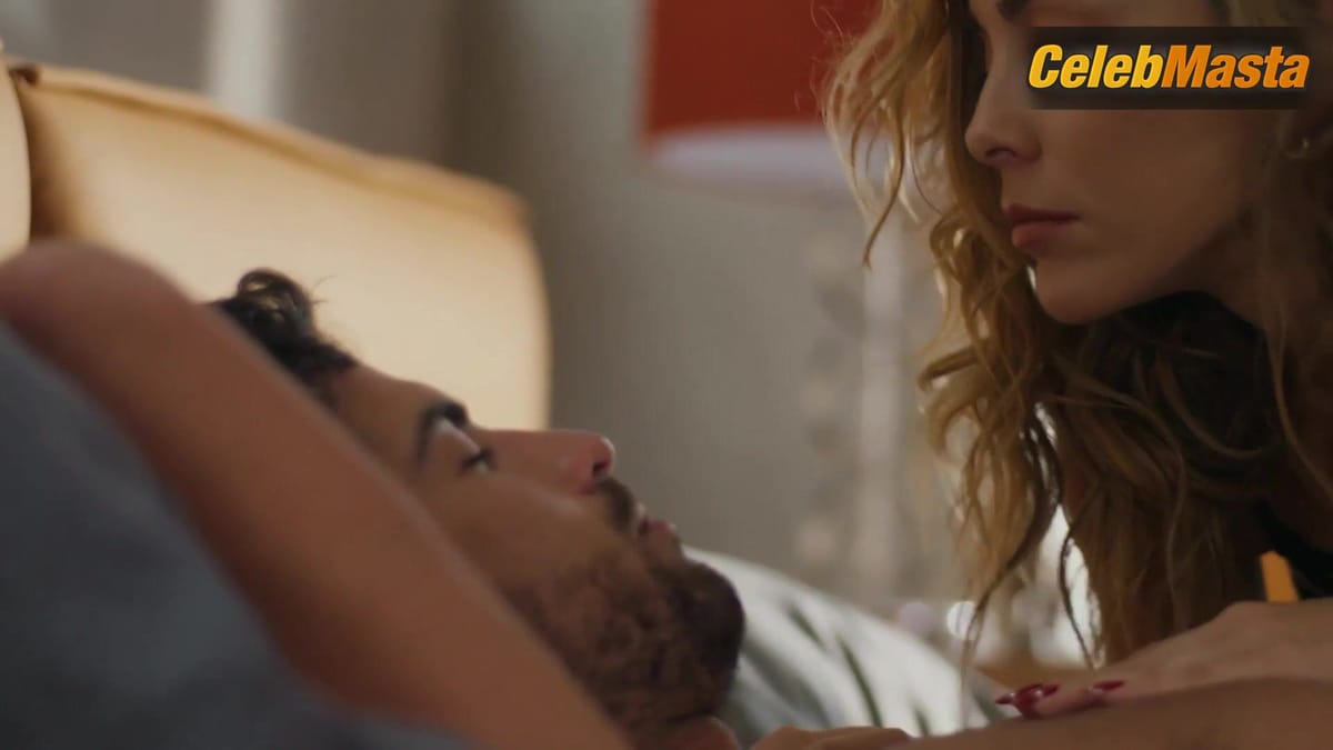 Maria Elisa Camargo's Butt, Tits Scene in Escupire Sobre Sus Tumbas